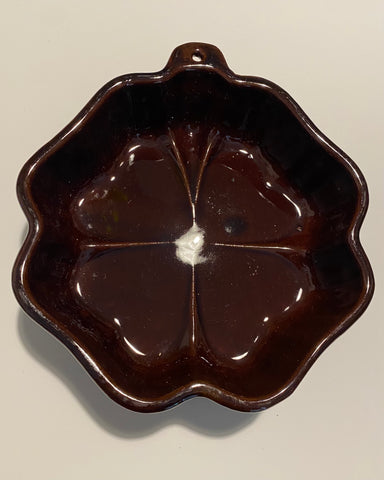 Vintage ceramic 4 leaf clover baking mould