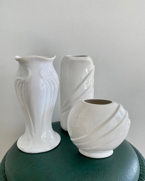 Curved vase white